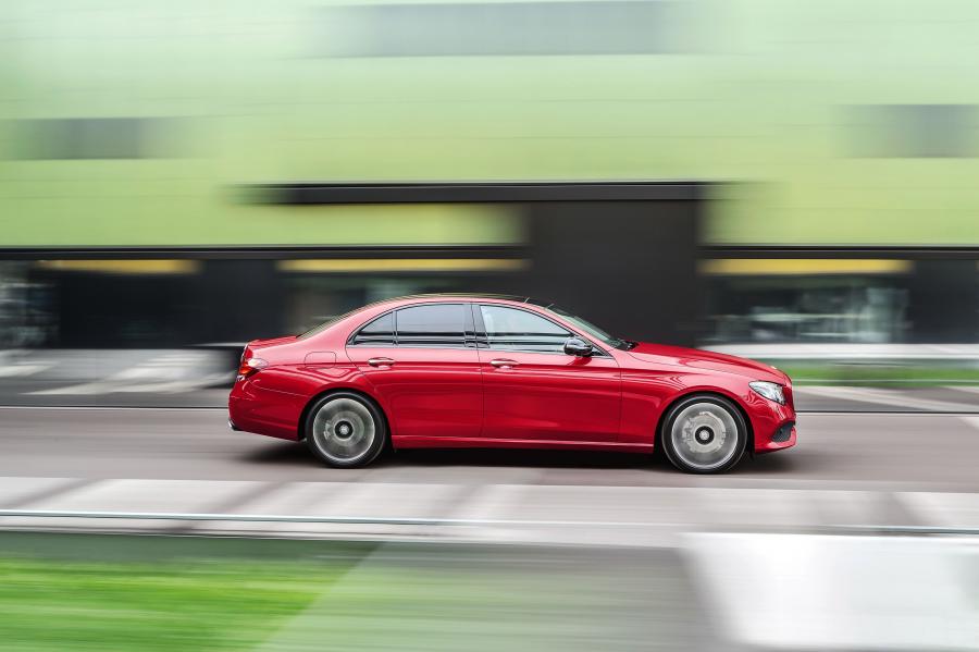  Mercedes-Benz E220d Avantgarde Line 2016 года  (фото 10 из 18)